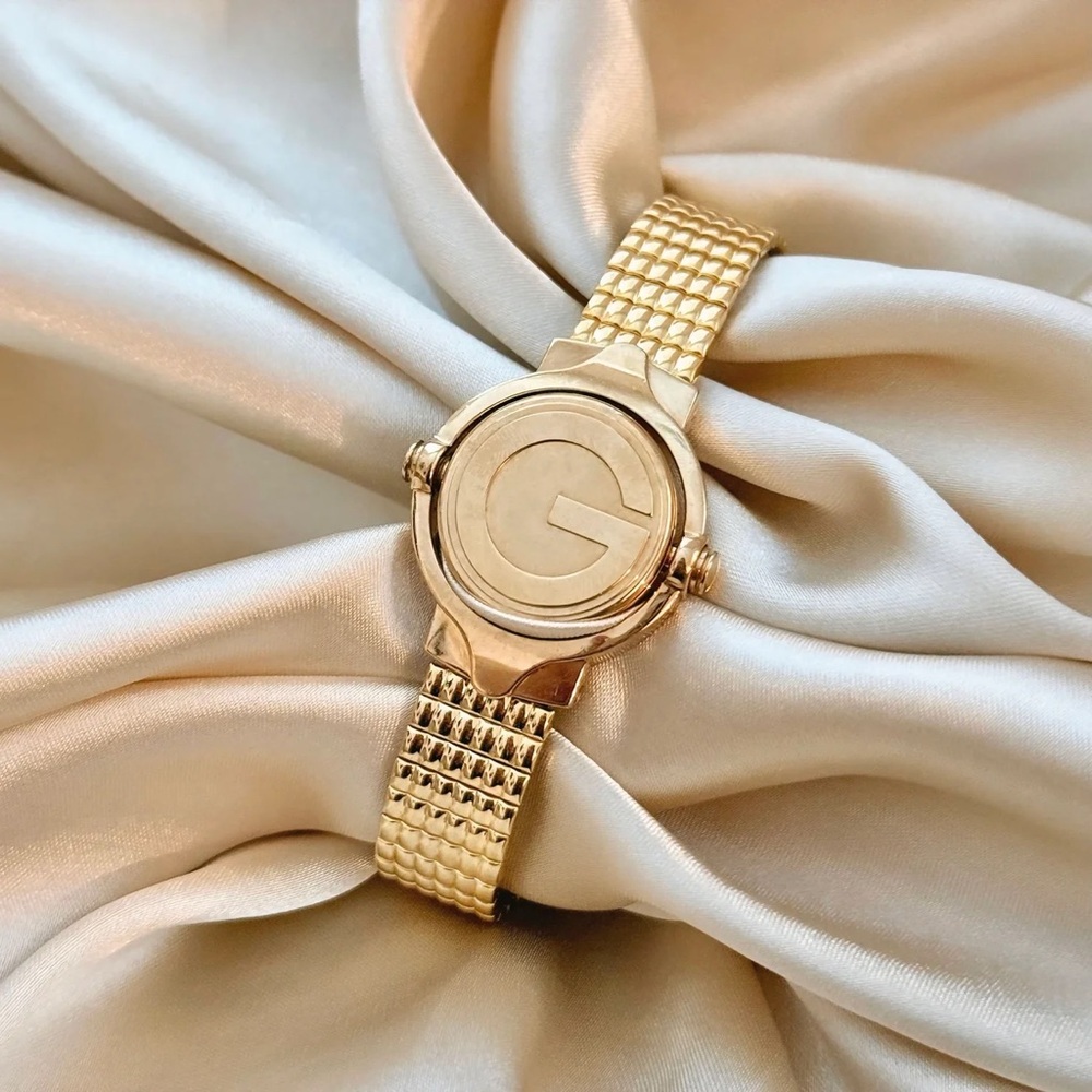 AUTHENTIC VINTAGE GUCCI GOLD WATCH - Picture 4 of 5